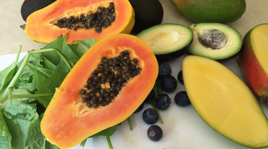 this perimenopause papaya and fibre rich smoothie helps to balance your hormones